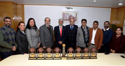 सेल अध्यक्ष श्री अमरेंदु प्रकाश सेल कॉर्पोरेट संचार टीम समेत अवार्ड के साथ